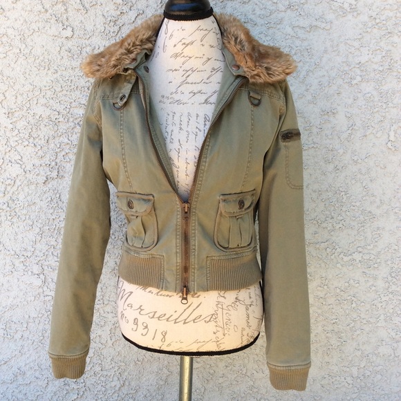 Guess Jackets & Blazers - Guess Jeans Bomber Short Crop Zip Jacket Coat 🧥